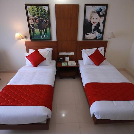 Hotel Peninsula Thrissur Kültér fotó