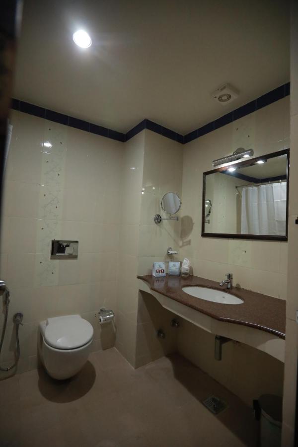 Hotel Peninsula Thrissur Kültér fotó