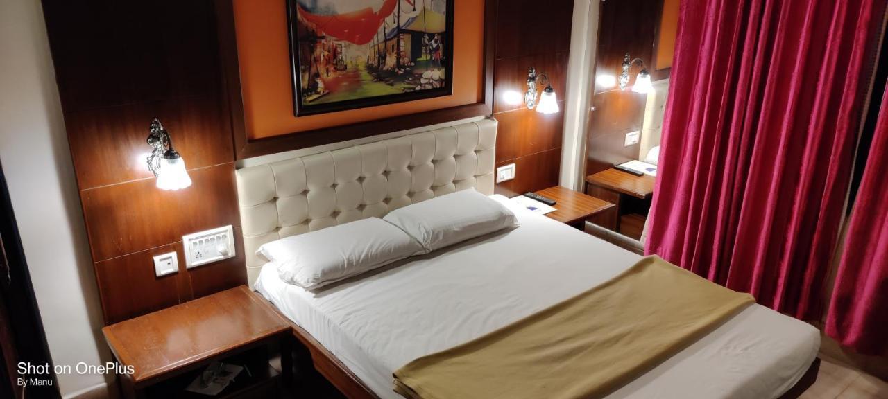 Hotel Peninsula Thrissur Kültér fotó