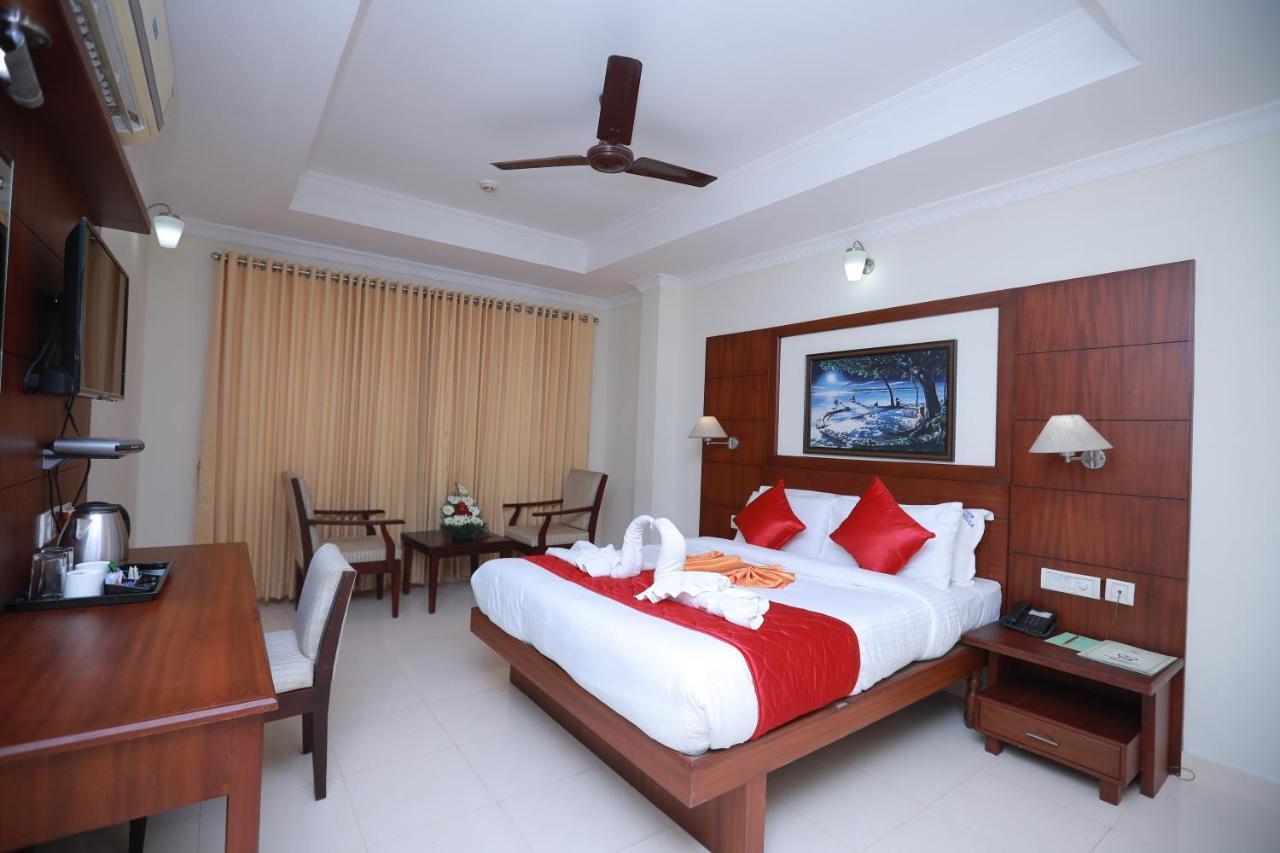 Hotel Peninsula Thrissur Kültér fotó