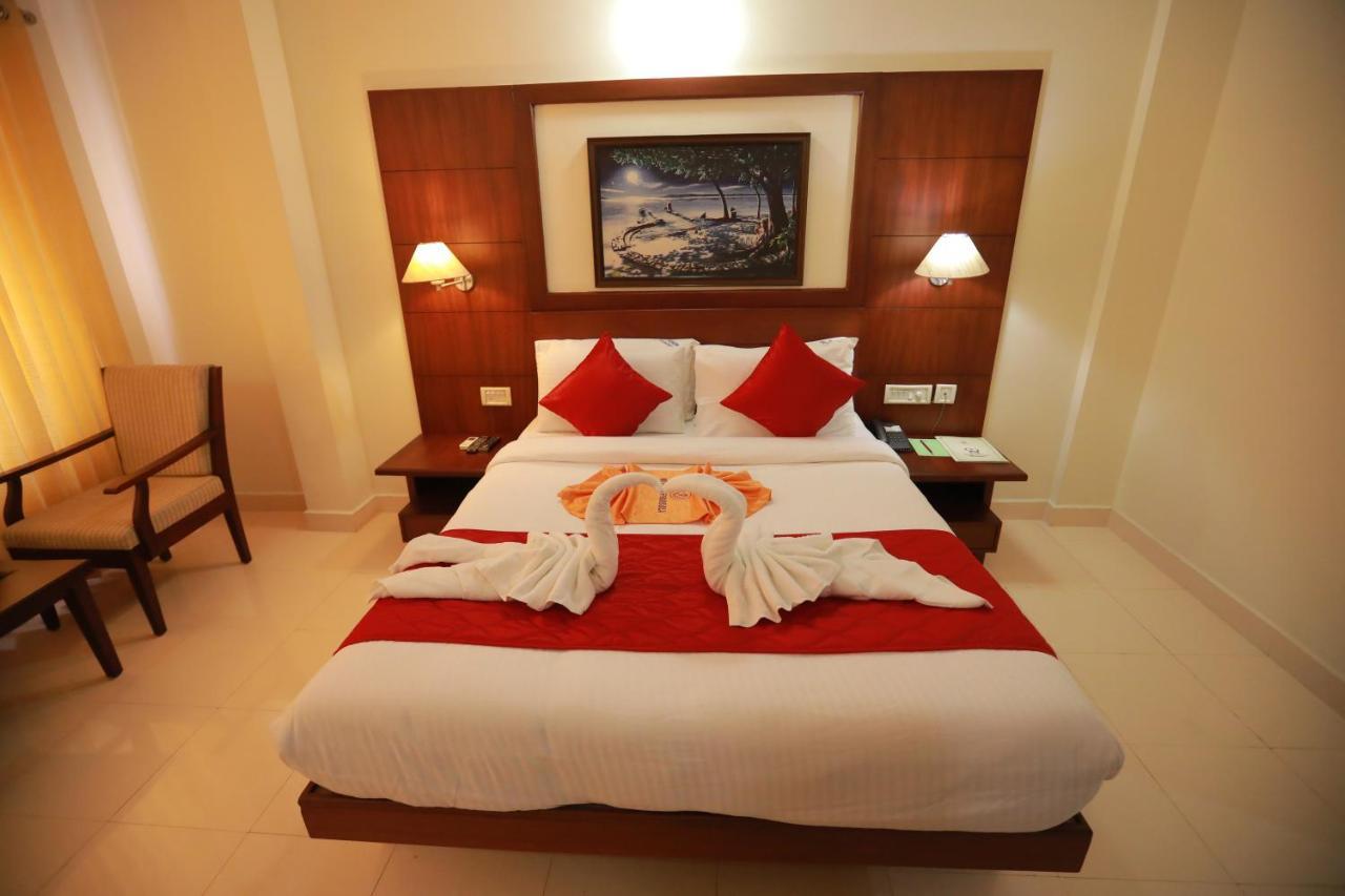 Hotel Peninsula Thrissur Kültér fotó