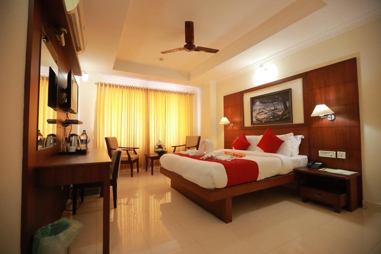 Hotel Peninsula Thrissur Kültér fotó