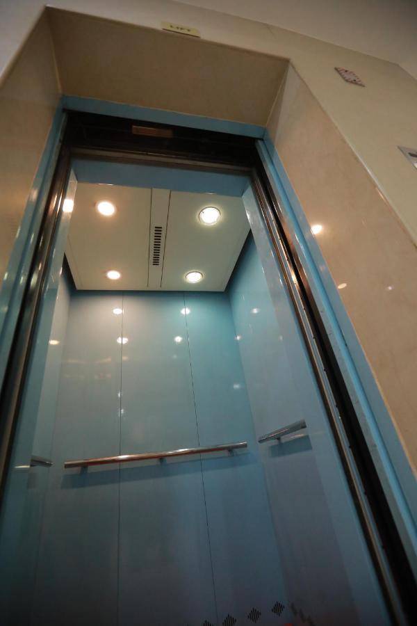 Hotel Peninsula Thrissur Kültér fotó