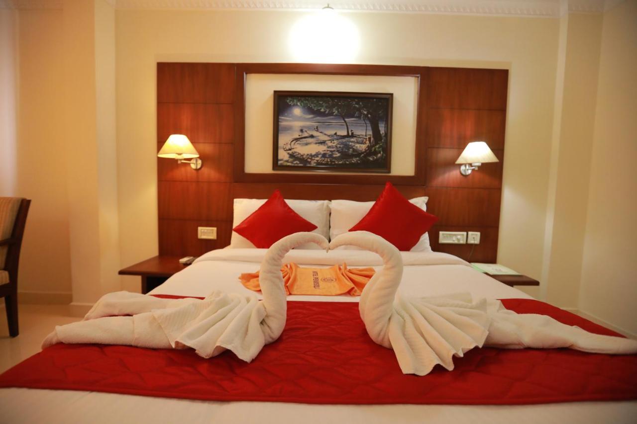 Hotel Peninsula Thrissur Kültér fotó