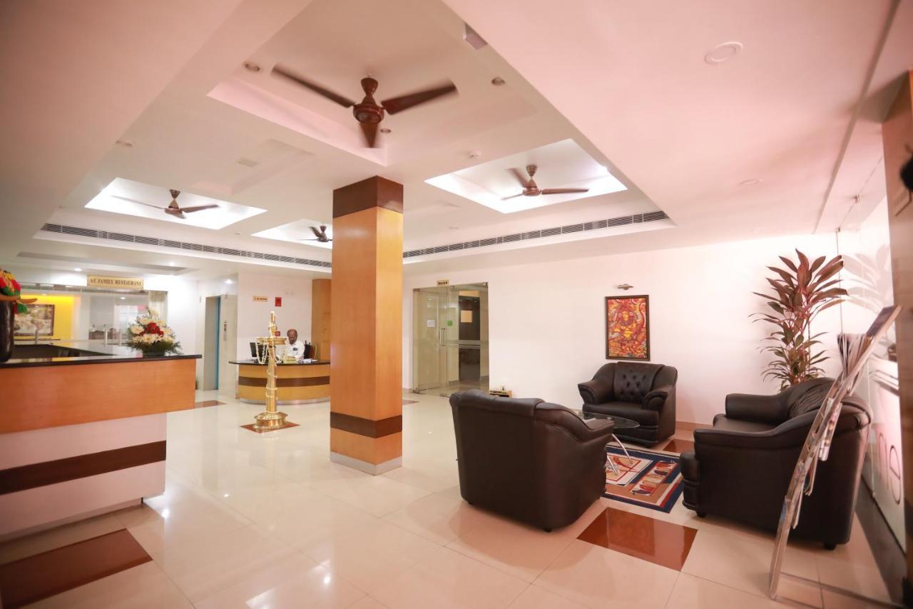 Hotel Peninsula Thrissur Kültér fotó