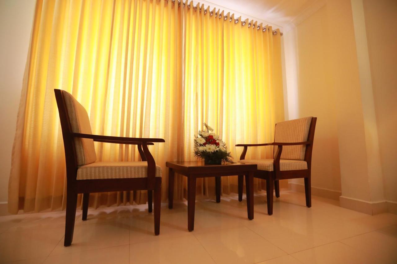 Hotel Peninsula Thrissur Kültér fotó