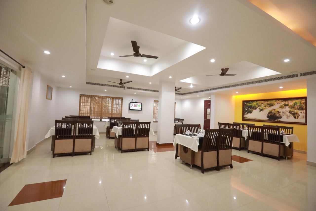 Hotel Peninsula Thrissur Kültér fotó
