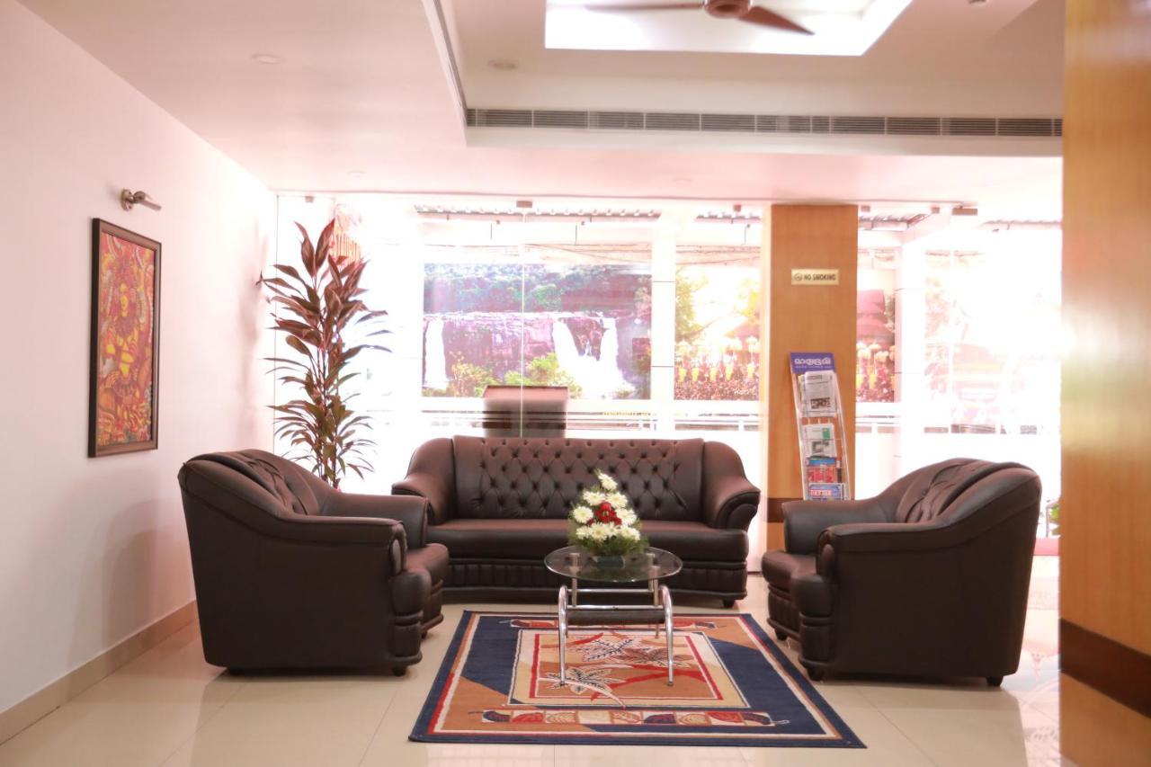 Hotel Peninsula Thrissur Kültér fotó
