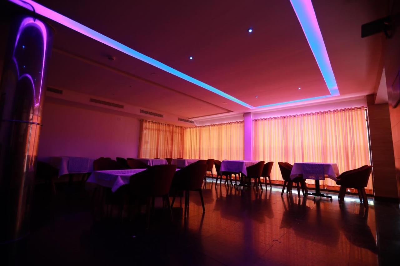 Hotel Peninsula Thrissur Kültér fotó