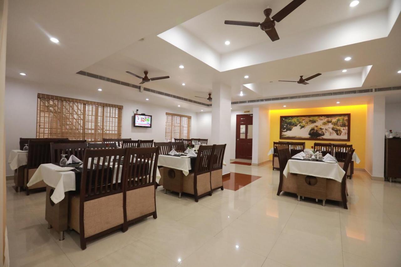 Hotel Peninsula Thrissur Kültér fotó