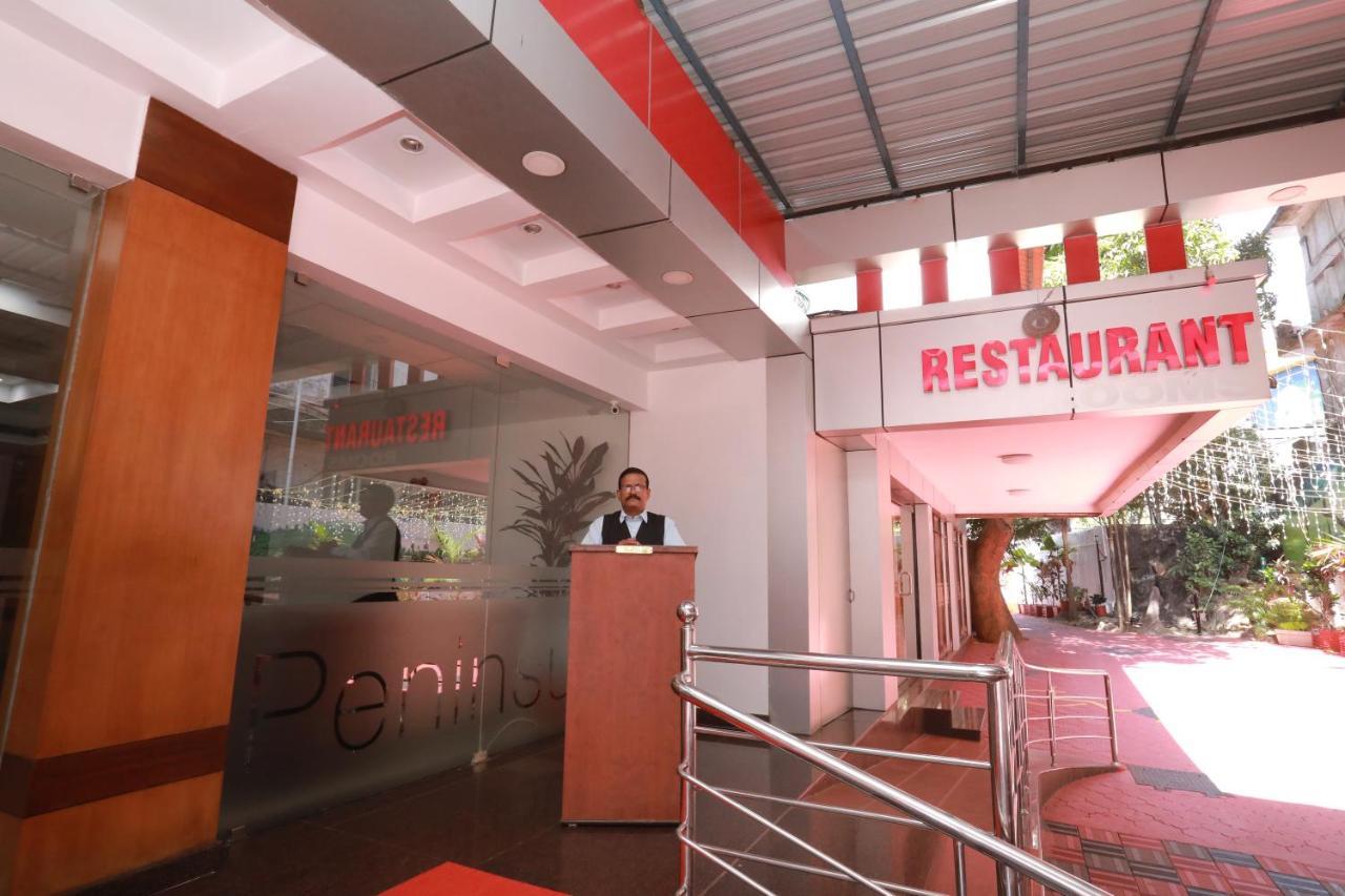 Hotel Peninsula Thrissur Kültér fotó