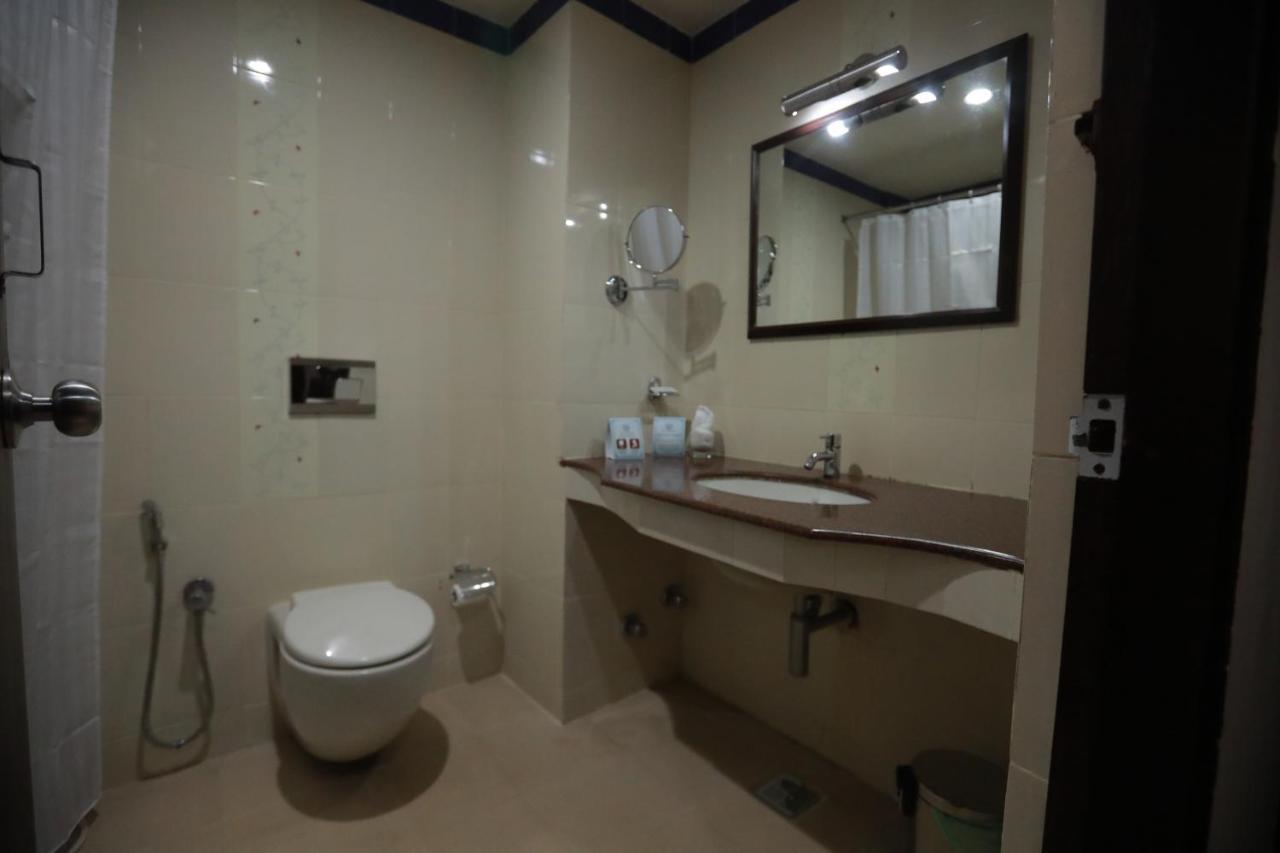 Hotel Peninsula Thrissur Kültér fotó